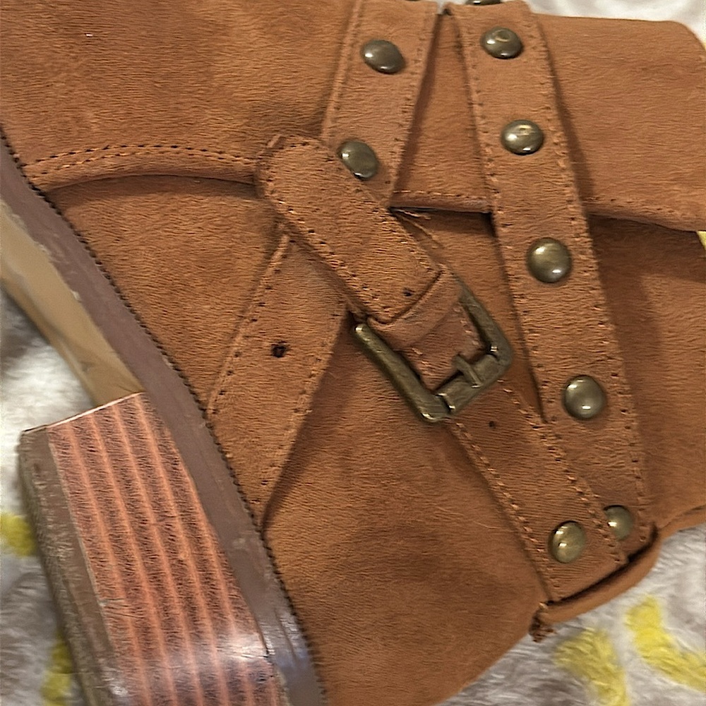 Size 7 brown booties - studded boots - buckles - Picture 4 of 11